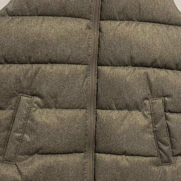 NWOT Old Navy full zip vest men’s size medium. - Picture 9 of 9